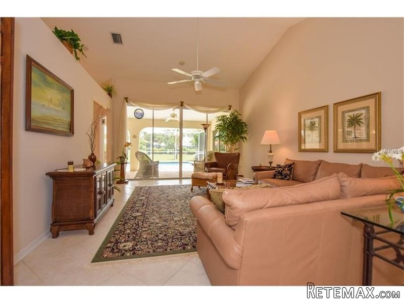3 bedroom House For Sale: 587 Khyber.. - 2