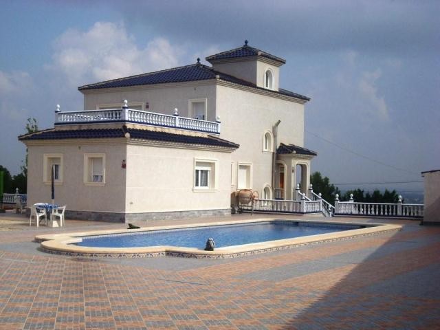 4 Bed Detached Villa