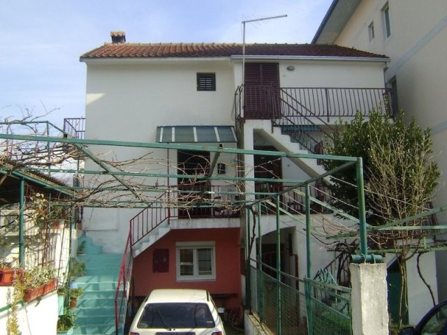 Horizontal split level house in Budva