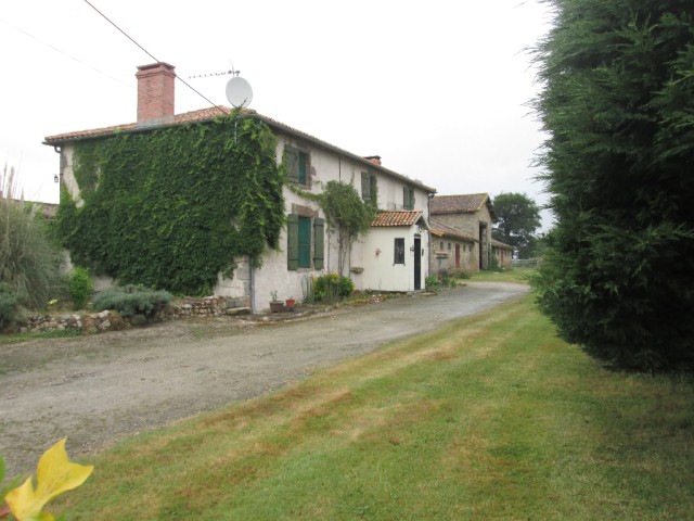 House with Pool and Outbuilding