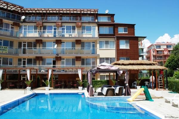 Apartments in Nessebar, 100 m to the sea