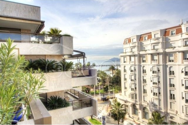 Beautiful waterfront apartment on the..