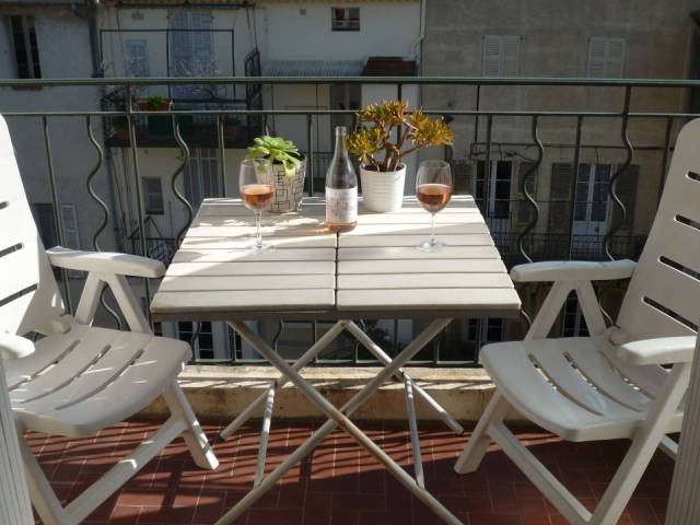 One bedroom flat with balcony