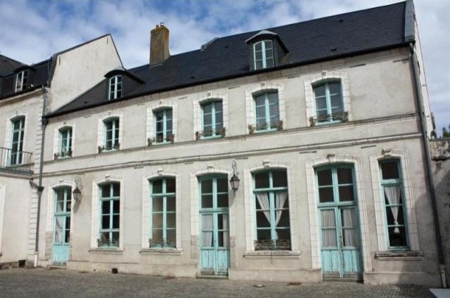 8 bedroom House For Sale: 62170.. - 2