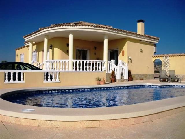 Fabulous Villa with pool, garage and.. - 2