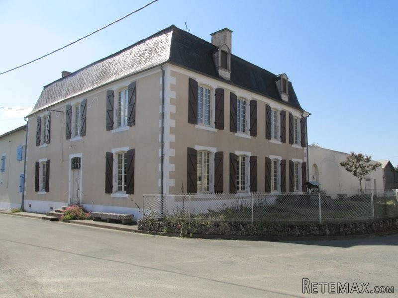 Large Impressive 5 Bed House With Garden