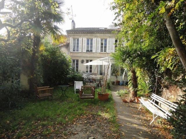 Bourgeoise Style Town House With Indoor..