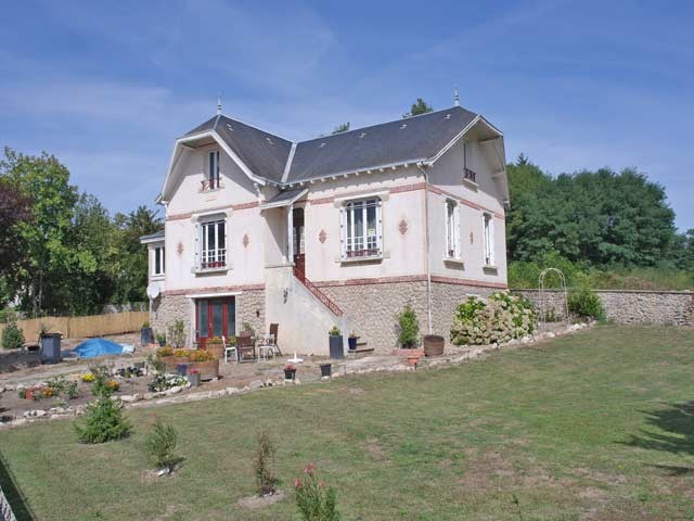 Modern 4-Bedroom House With Basement..