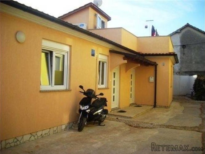 Novosagrađena kuća sa dva stana u Puli