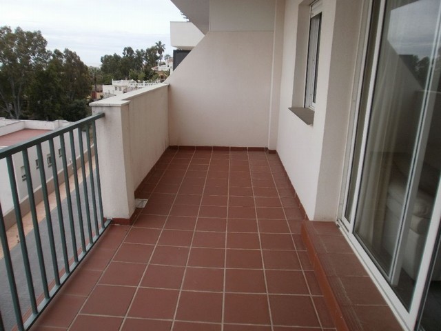 Apartment - 2 bed/1 bath second floor.. - 2
