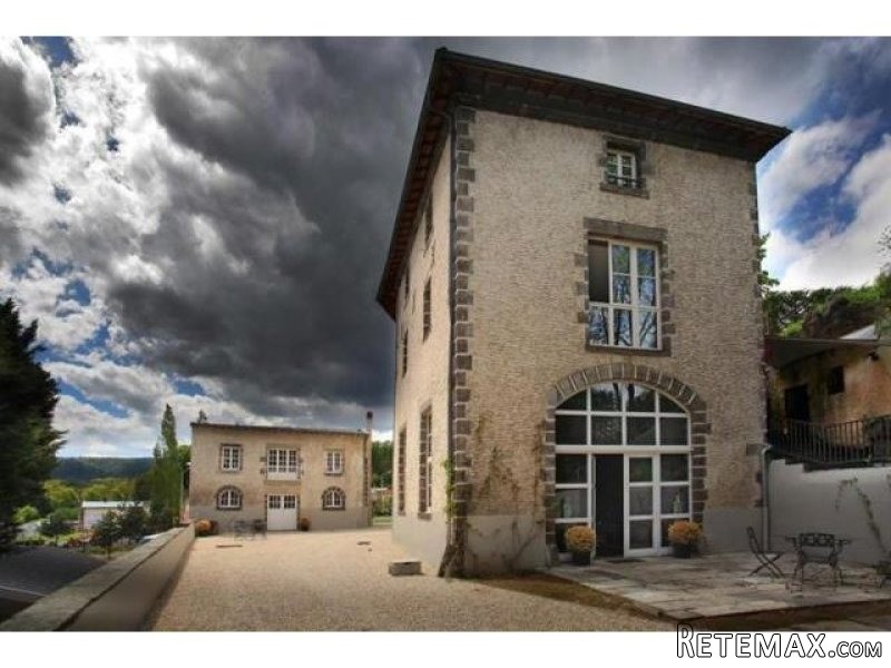 6 bedroom House For Sale: 63112 BLANZAT