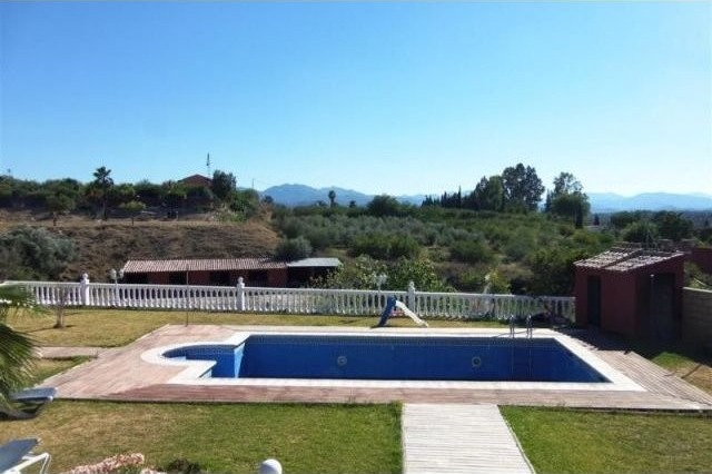 Villa - Spacious 3 bedroom, 1 bathroom.. - 2