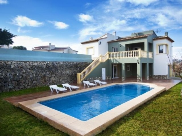2 Bedrooms - Villa - Alicante - For Sale