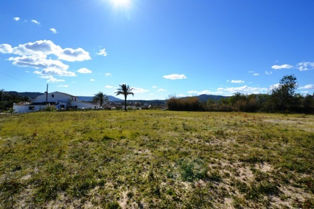 A flat 3000sqm plot located only.. - 2