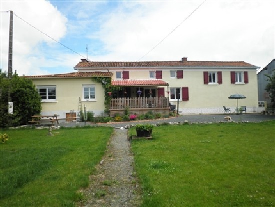 House in Rural Setting Yet Near to Town