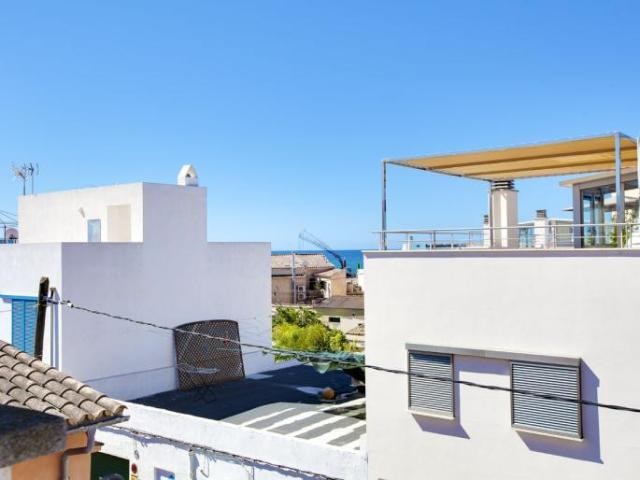 Modern little penthouse with ample..