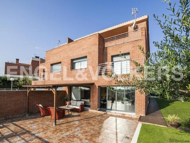 In perfect condition & furnished -..
