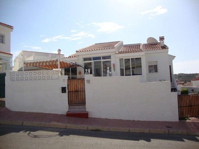 2 Bedrooms - Villa - Alicante - For Sale