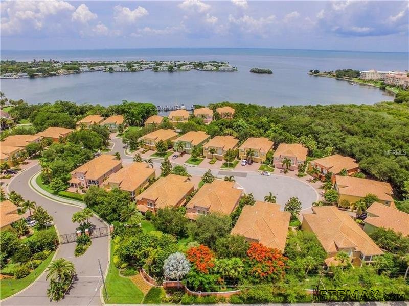 3 bedroom Property For Sale: 185 BANYAN.. - 2