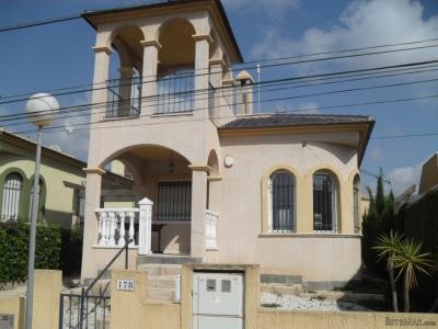 2 Bedrooms - Villa - Alicante - For Sale
