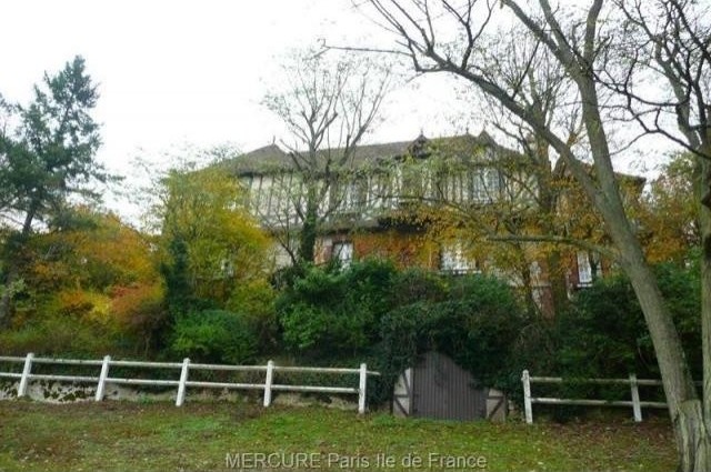 6 bedroom Manor House For Sale: 91150.. - 2
