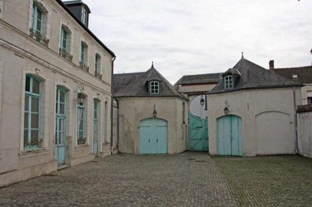 8 bedroom House For Sale: 62170.. - 2