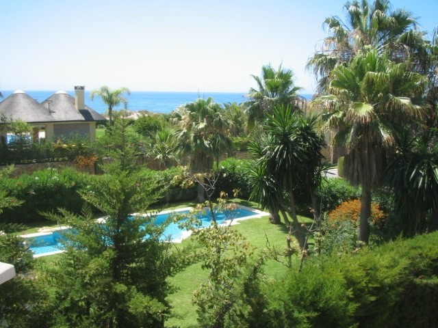 Villa - Lovely villa a stone throw away..