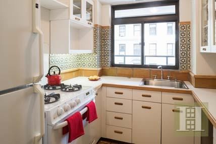 1 bedroom Apartment For Sale: 20 EAST.. - 2