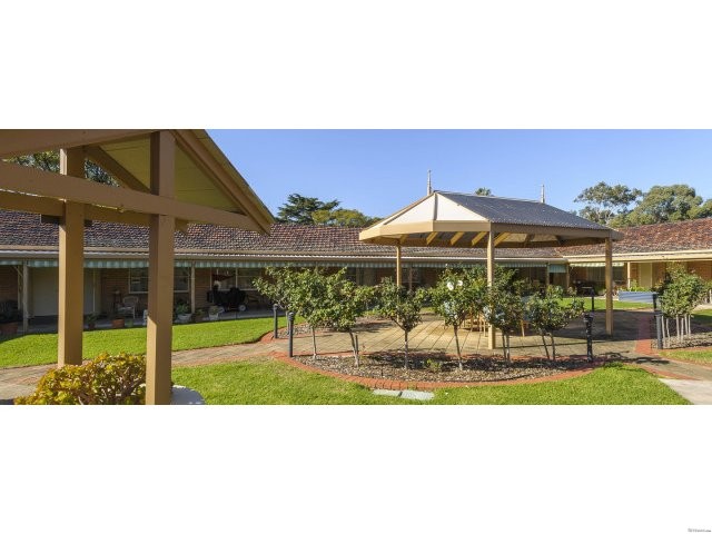 Life Care Parkrose Village -.. - 2