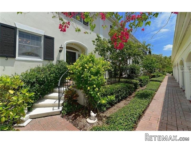 2 bedroom Town House For Sale: 68.. - 2