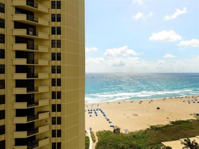 2 bedroom Residence For Sale: Singer..
