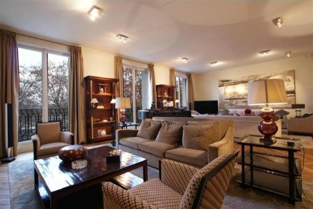 4 bedroom House For Sale: Paris, Paris.. - 2