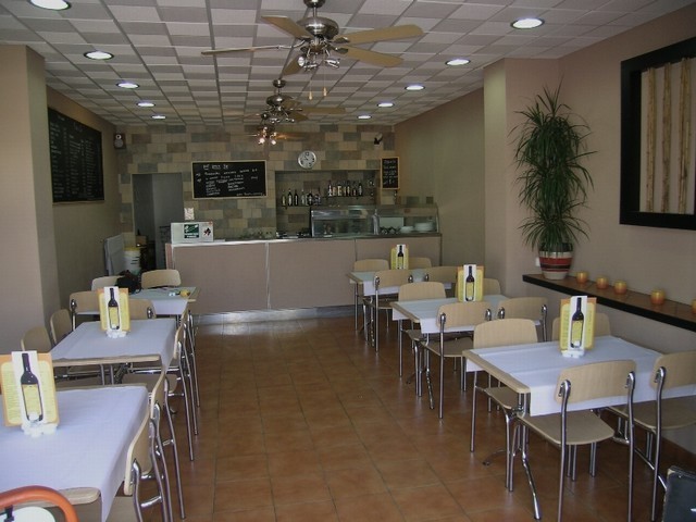 Commercial - LOCAL CALAHONDA. FISH &..