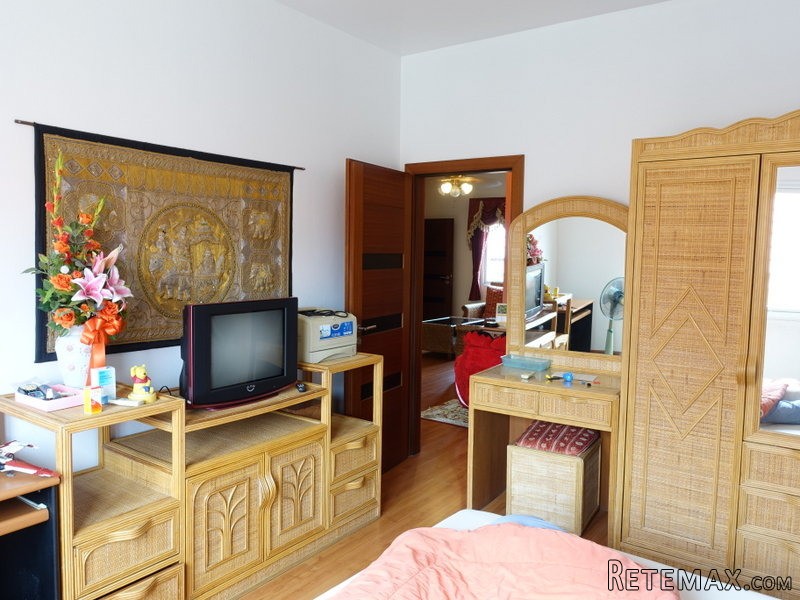 Bargain: 4 plus bedroom family home.. - 2