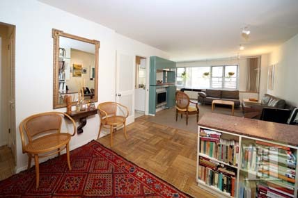 3 bedroom Apartment For Sale: 440 EAST..