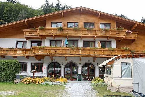 Generous apartment house with campsite..