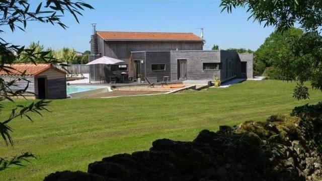 6 bedroom House For Sale: 79260 NIORT - 2