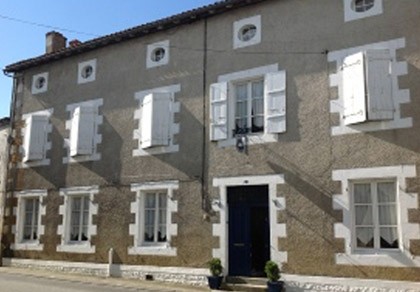 Huge 7-bed property set in the pretty..