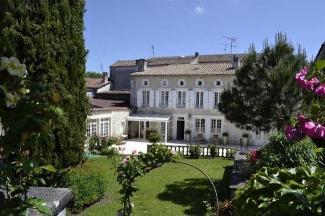 6 bedroom Character For Sale: 16300..