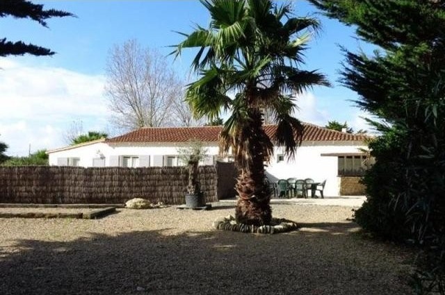 7 bedroom House For Sale: 17000 ILE DE..