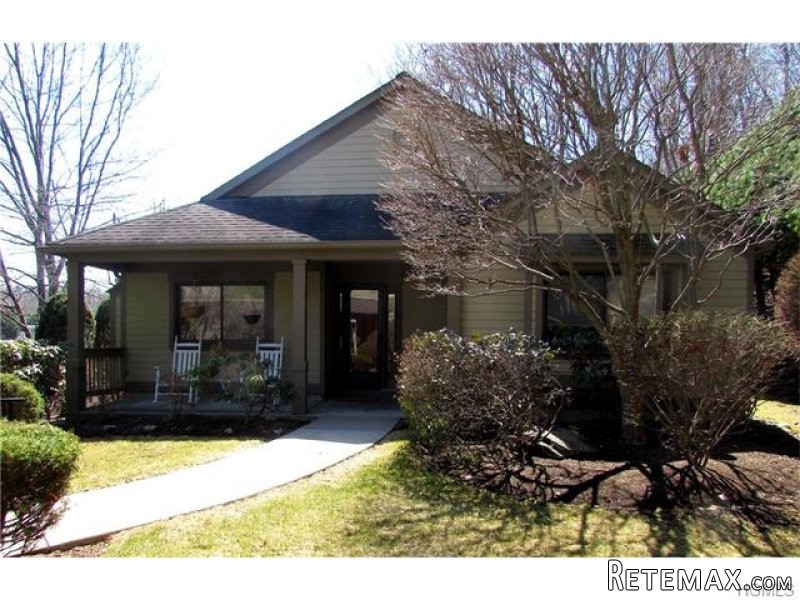 2 bedroom Condominium For Sale: Somers..