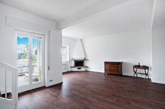 4 Bedrooms - Attic - For Sale - 2