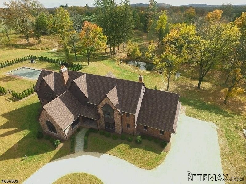 5 bedroom Detached House For Sale: 620.. - 2