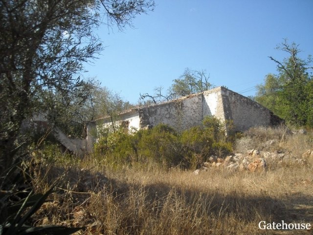 Algarve Plot & Ruin For Sale In Loule..