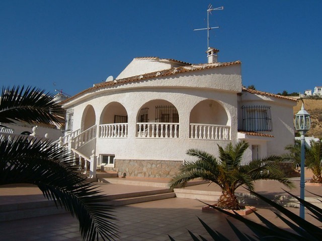 4 Bedrooms - Villa - Alicante - For Sale