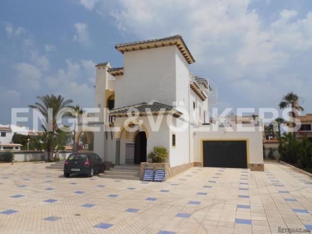 FRONTLINE BEACH VILLA IN LA ZENIA - 2