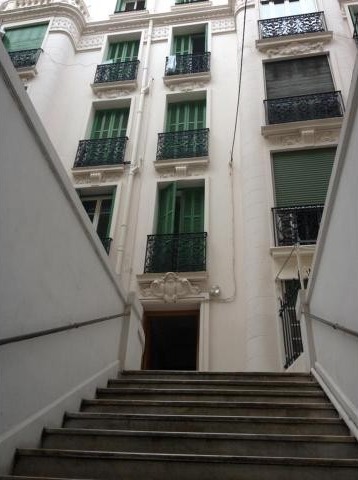 Minimal one bed in Centre Ville - 2