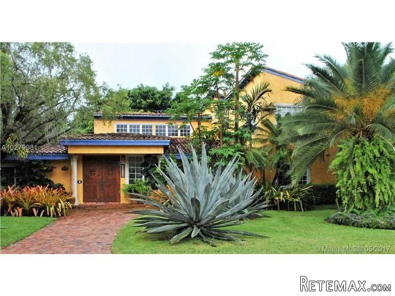 6 bedroom House For Sale: 5900 SW 100 TE