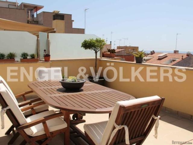 Duplex in center with sea views. Masnou.