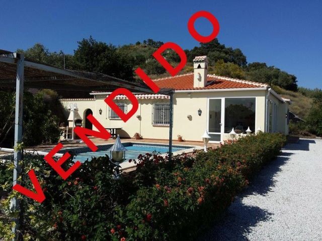 Villa for Sale in Arenas 265.000 €